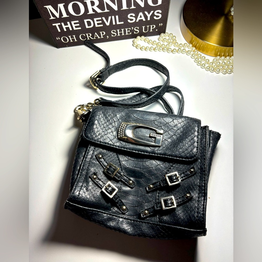 Vintage Guess Crossbody Bag - Picture 3 of 7